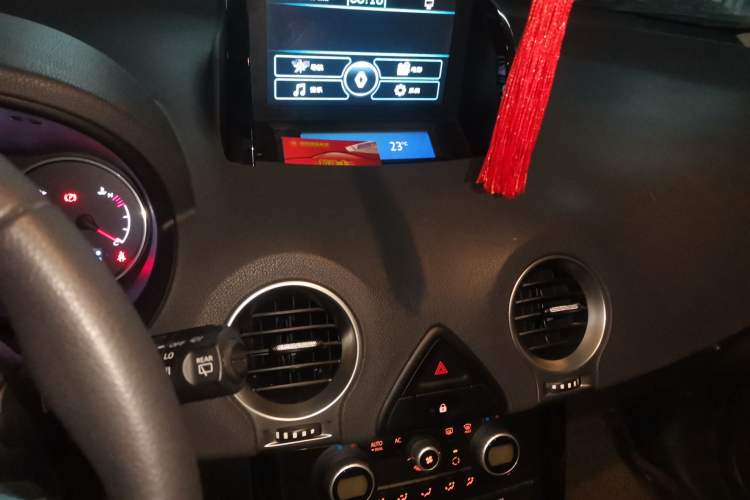 Used Renault Koleos 2014 Revised Version 2.5L Two-Wheel Drive Comfort Edition Audio And AC Panel
