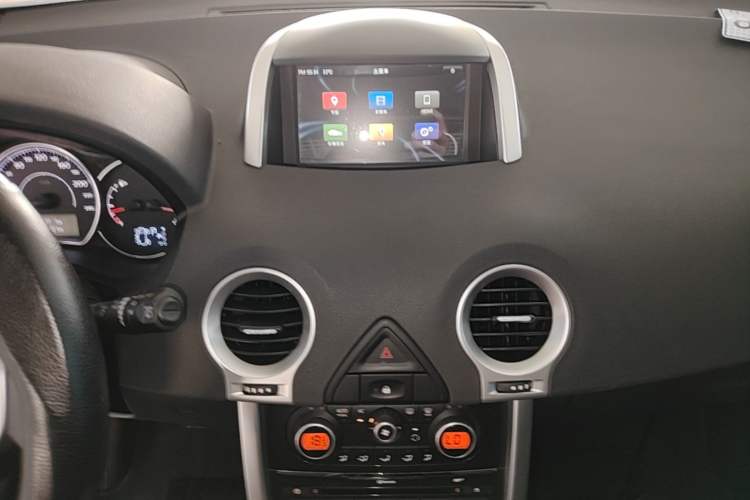 Used Renault Koleos 2014 Revised Version 2.0L Two-Wheel Drive Fashion Edition Audio And AC Panel