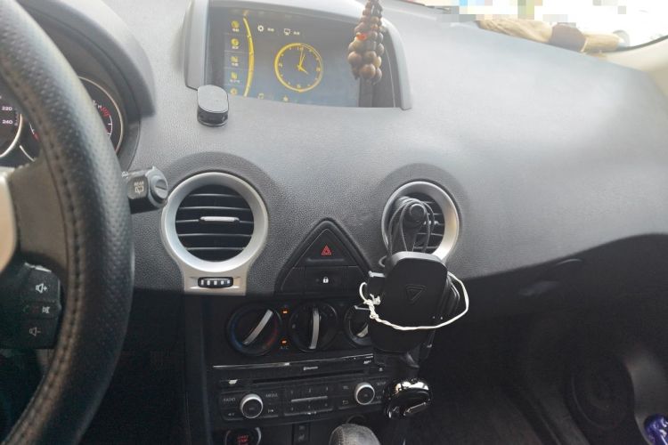 Used Renault Koleos 2014 2.0L Two-Wheel Drive Standard Edition Audio And AC Panel