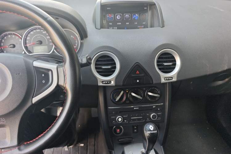 Used Renault Koleos 2014 2.0L Two-Wheel Drive Standard Edition Audio And AC Panel