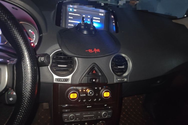 Used Renault Koleos 2014 2.5L 4x4 Sportway Edition Audio And AC Panel