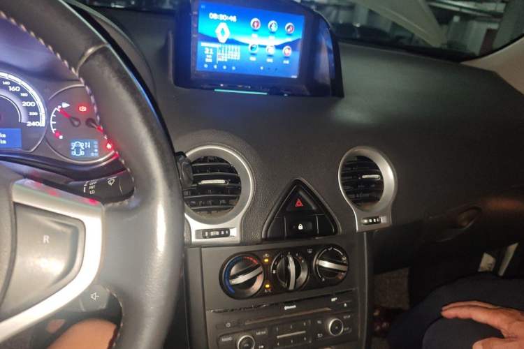 Used Renault Koleos 2014 2.0L Two-Wheel Drive Fashion Edition Audio And AC Panel