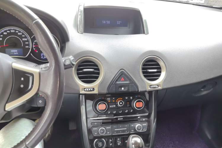 Used Renault Koleos 2014 2.5L 4x4 Comfort Edition Audio And AC Panel