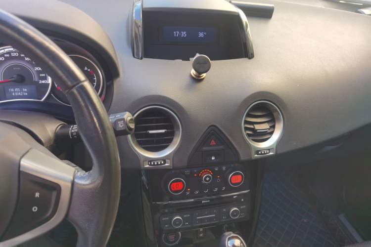 Used Renault Koleos 2014 Revised Version 2.5L Two-Wheel Drive Comfort Edition Audio And AC Panel