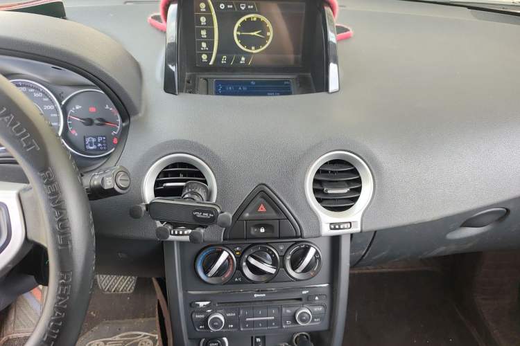 Used Renault Koleos 2014 2.0L Two-Wheel Drive Standard Edition Audio And AC Panel