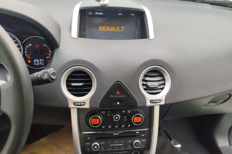 Used Renault Koleos 2014 2.0L Two-Wheel Drive Fashion Edition Audio And AC Panel