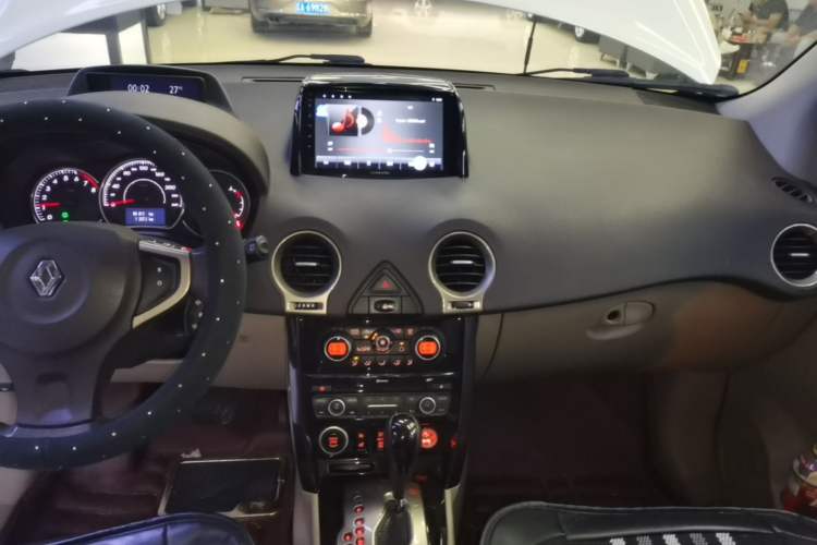 Used Renault Koleos 2014 2.5L 4x4 Comfort Edition Audio And AC Panel