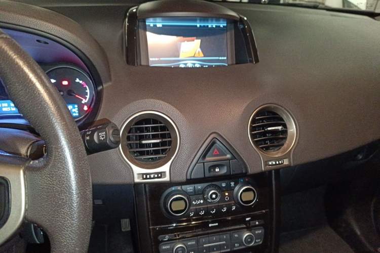 Used Renault Koleos 2014 2.5L 4x4 Comfort Edition Audio And AC Panel