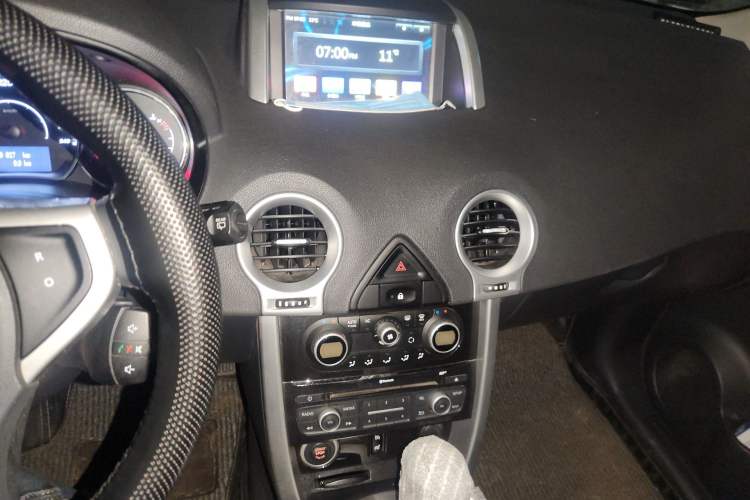 Used Renault Koleos 2014 Revised Version 2.0L Two-Wheel Drive Fashion Edition Audio And AC Panel