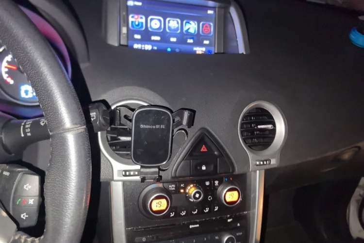 Used Renault Koleos 2014 2.0L Two-Wheel Drive Fashion Edition Audio And AC Panel