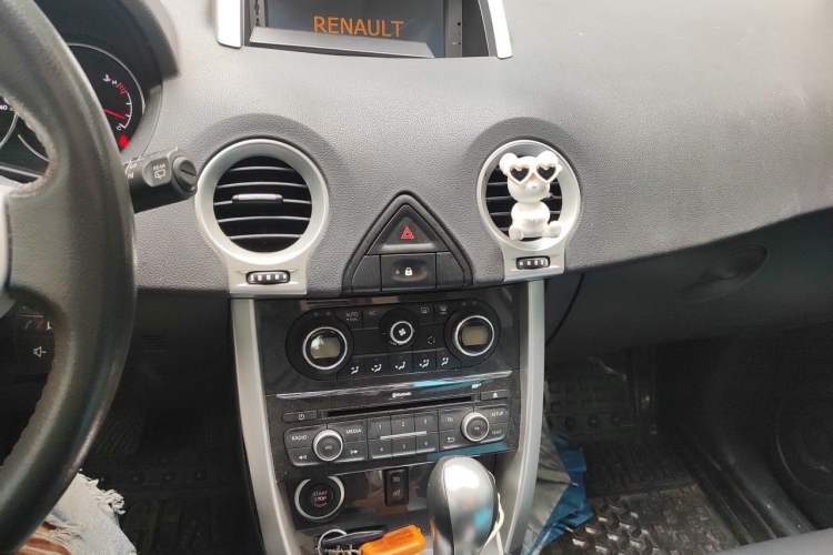 Used Renault Koleos 2014 Revised Version 2.0L Two-Wheel Drive Fashion Edition Audio And AC Panel