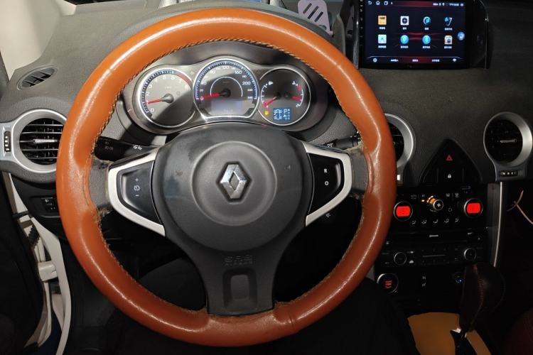 Used Renault Koleos 2014 Revised Version 2.0L Two-Wheel Drive Fashion Edition Center Console