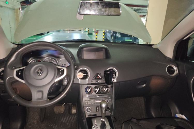 Used Renault Koleos 2014 2.0L Two-Wheel Drive Smart Edition Center Console