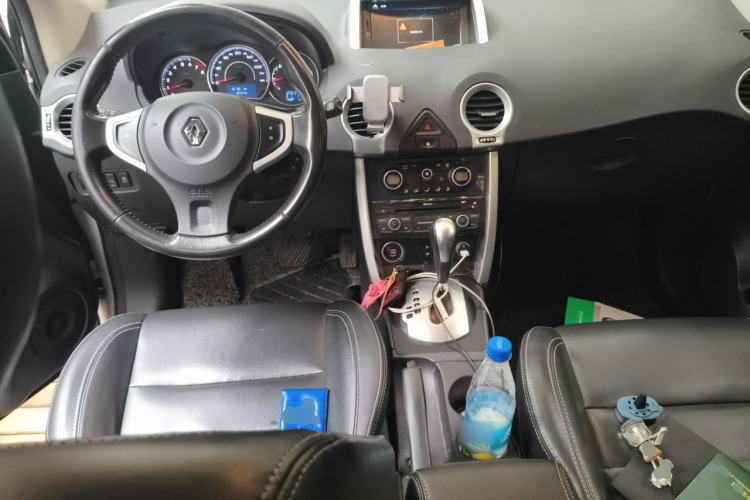 Used Renault Koleos 2014 Revised Version 2.5L Two-Wheel Drive Urban Edition Center Console