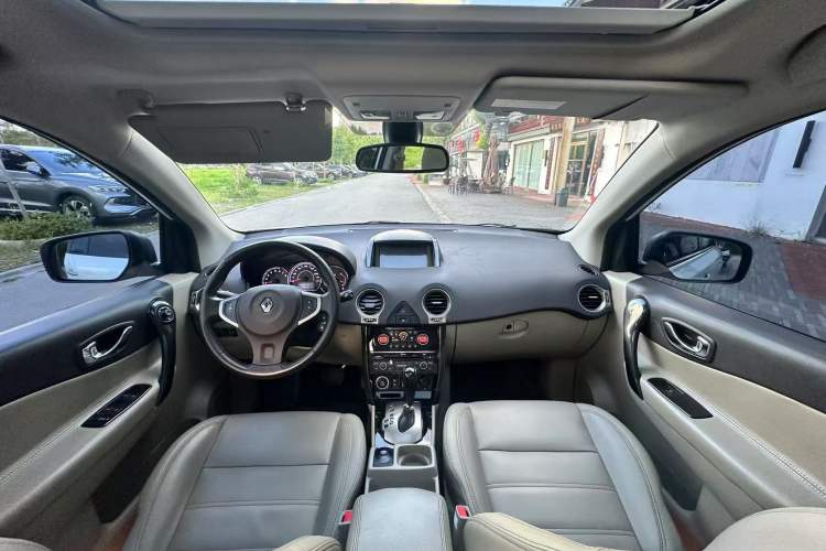 Used Renault Koleos 2014 2.5L 4x4 Comfort Edition Center Console