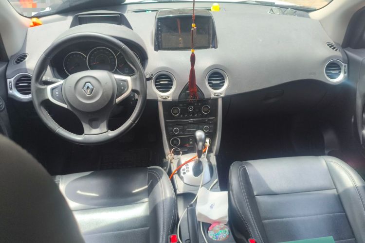 Used Renault Koleos 2014 Revised Version 2.0L Two-Wheel Drive Fashion Edition Center Console