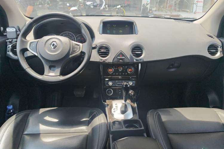 Used Renault Koleos 2014 2.5L Two-Wheel-Drive Urban Edition Center Console