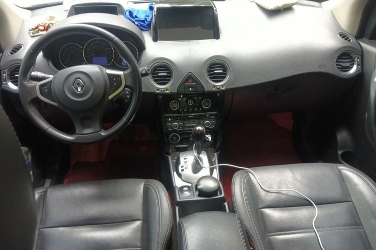 Used Renault Koleos 2014 Revised Version 2.5L Two-Wheel Drive Comfort Edition Center Console