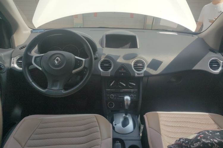 Used Renault Koleos 2014 2.0L Two-Wheel Drive Smart Edition Center Console