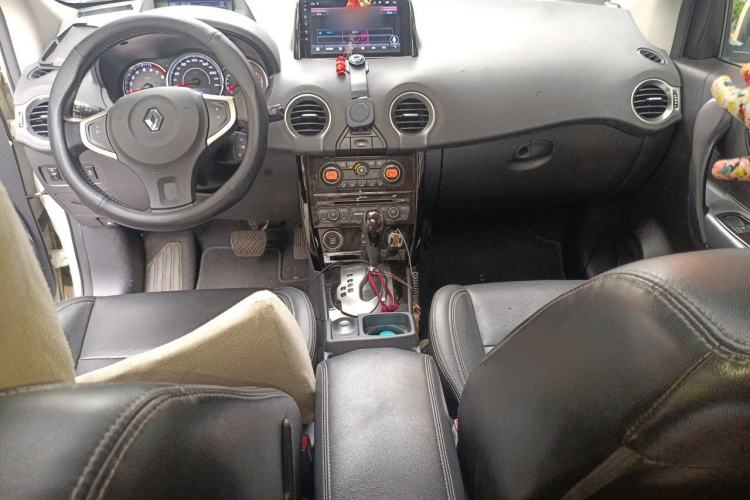 Used Renault Koleos 2014 Revised Version 2.5L Two-Wheel Drive Comfort Edition Center Console