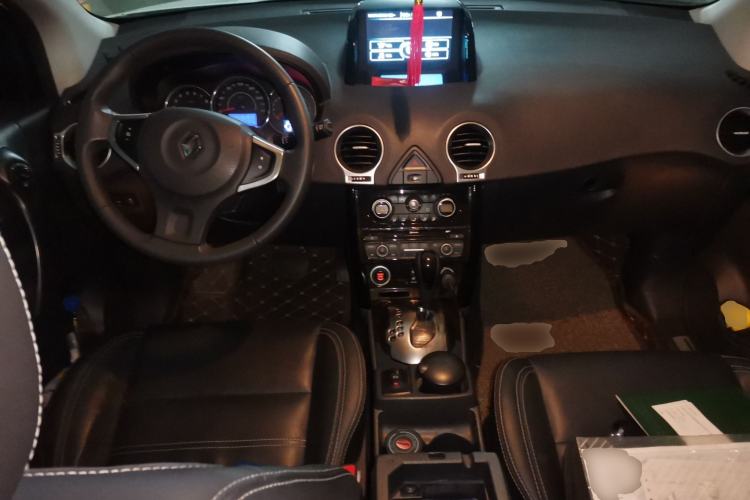 Used Renault Koleos 2014 Revised Version 2.5L Two-Wheel Drive Comfort Edition Center Console