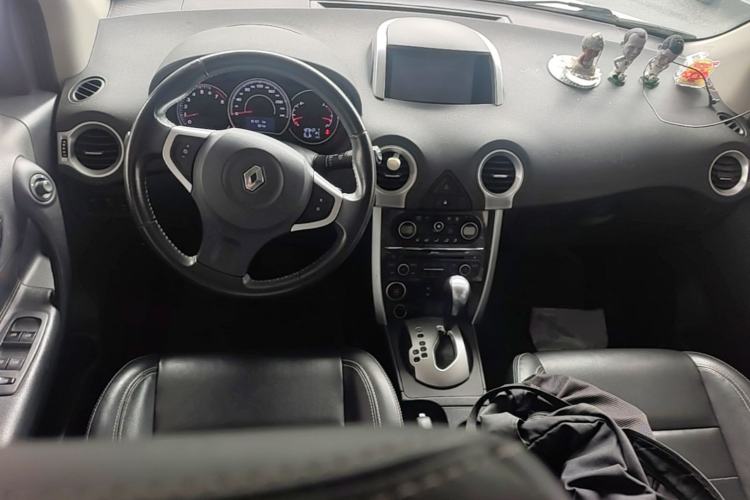 Used Renault Koleos 2014 Revised Version 2.0L Two-Wheel Drive Fashion Edition Center Console