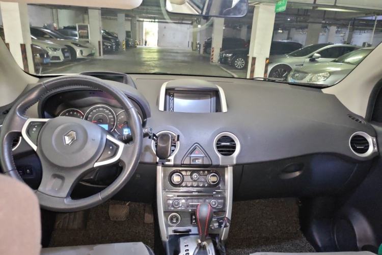 Used Renault Koleos 2014 2.5L Two-Wheel-Drive Urban Edition Center Console