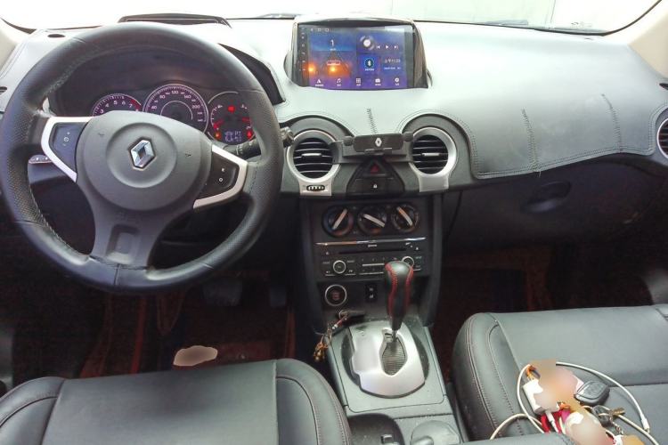 Used Renault Koleos 2014 2.0L Two-Wheel Drive Smart Edition Center Console