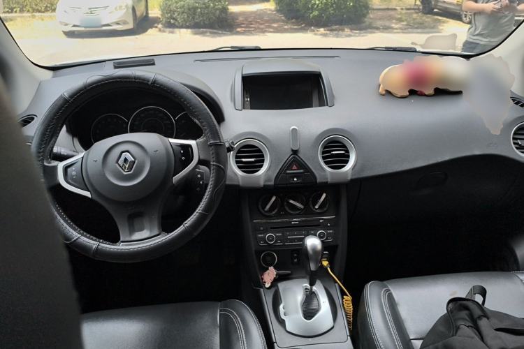 Used Renault Koleos 2014 Revised Version 2.0L Two-Wheel Drive Smart Enjoyment Edition Center Console