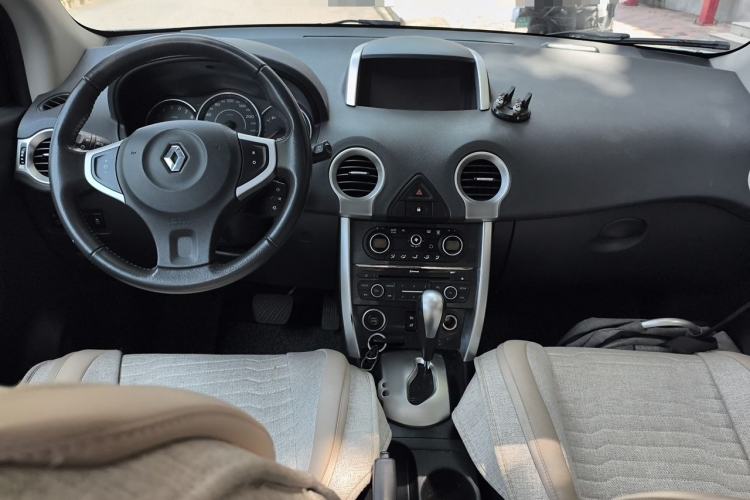 Used Renault Koleos 2014 Revised Version 2.0L Two-Wheel Drive Fashion Edition Center Console