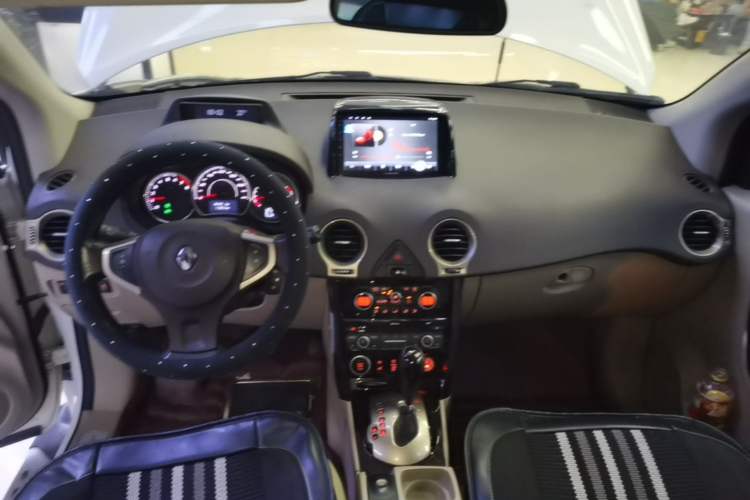 Used Renault Koleos 2014 2.5L 4x4 Comfort Edition Center Console
