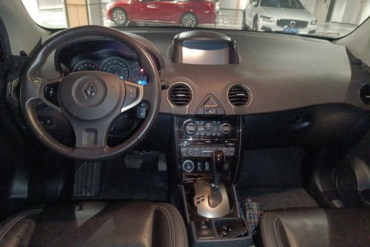 Used Renault Koleos 2014 2.5L 4x4 Comfort Edition Center Console
