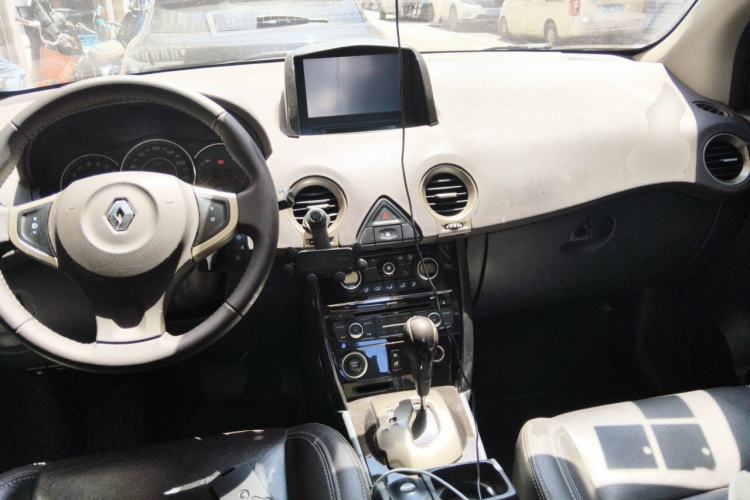 Used Renault Koleos 2014 Revised Version 2.5L Two-Wheel Drive Comfort Edition Center Console