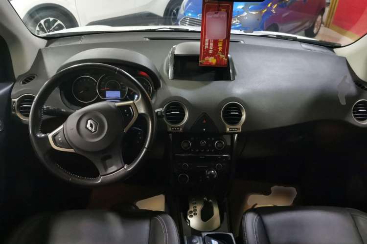 Used Renault Koleos 2014 2.0L Two-Wheel Drive Comfort Edition Center Console