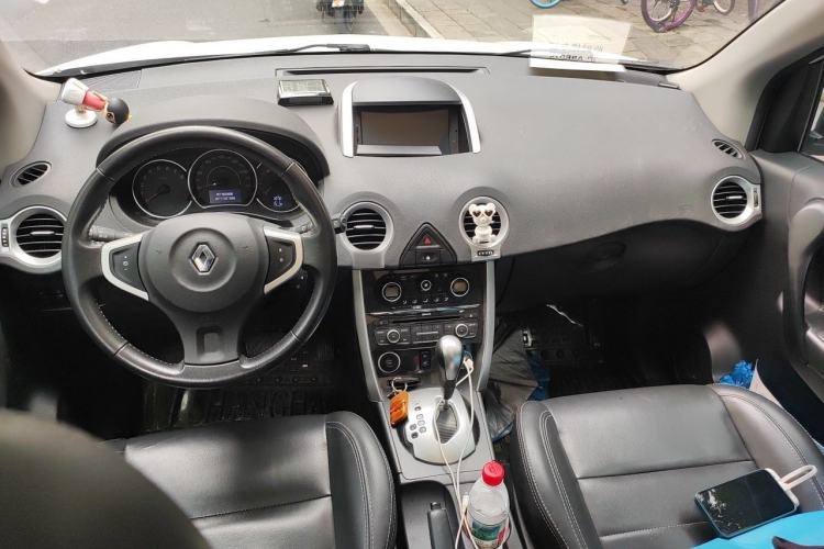 Used Renault Koleos 2014 Revised Version 2.0L Two-Wheel Drive Fashion Edition Center Console