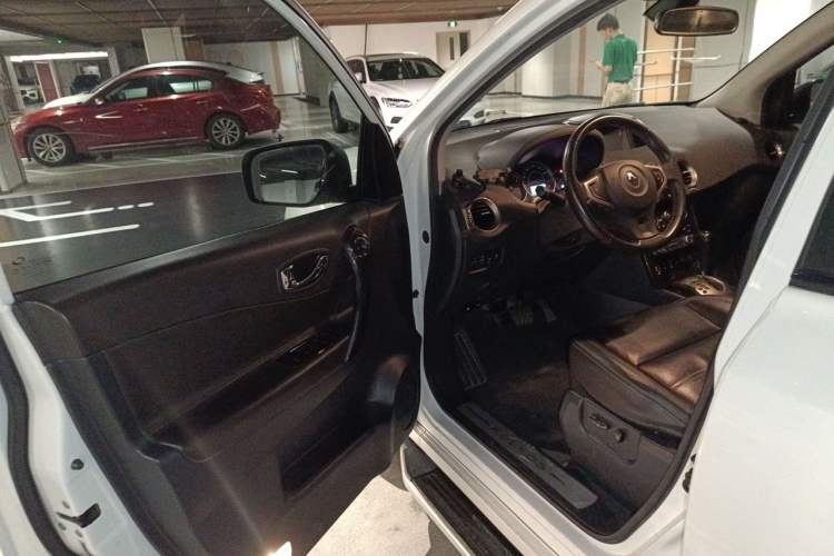 Used Renault Koleos 2014 2.5L 4x4 Comfort Edition Driver Seat