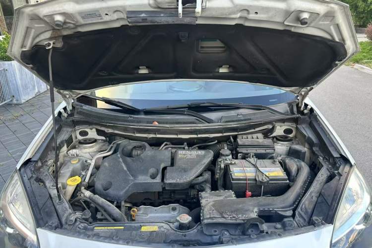 Used Renault Koleos 2014 2.5L 4x4 Comfort Edition Engine Bay