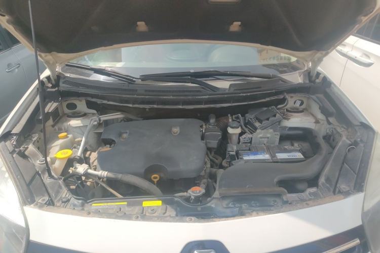Used Renault Koleos 2014 2.0L Two-Wheel Drive Smart Edition Engine Bay