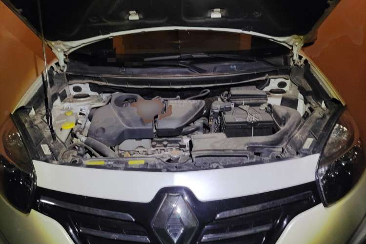 Used Renault Koleos 2014 2.5L 4x4 Comfort Edition Engine Bay