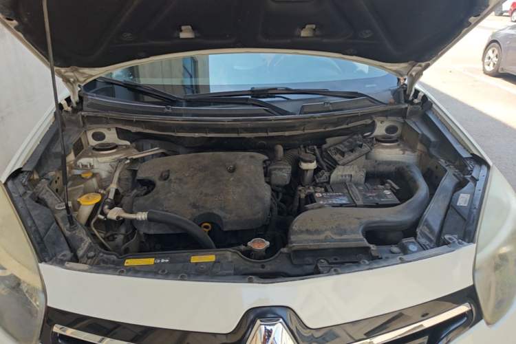 Used Renault Koleos 2014 Revised Version 2.0L Two-Wheel Drive Fashion Edition Engine Bay