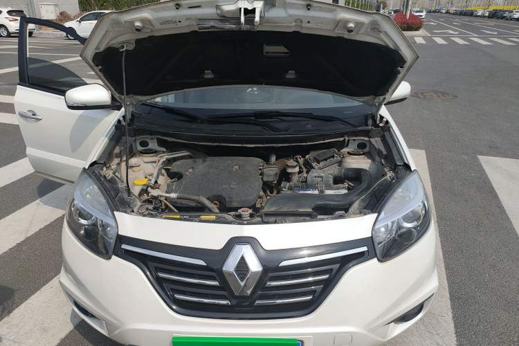 Used Renault Koleos 2014 2.0L Two-Wheel Drive Comfort Edition Engine Bay