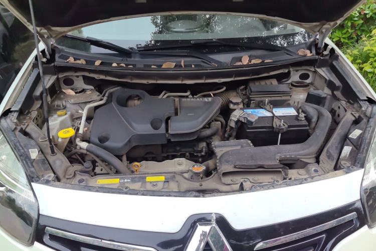 Used Renault Koleos 2014 2.5L 4x4 Comfort Edition Engine Bay
