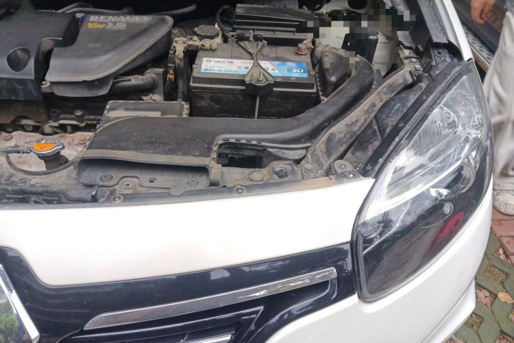Used Renault Koleos 2014 Revised Version 2.5L Two-Wheel Drive Comfort Edition Engine Bay Left