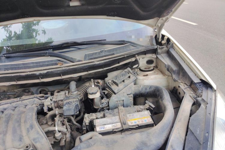Used Renault Koleos 2014 Revised Version 2.0L Two-Wheel Drive Standard Edition Engine Bay Left