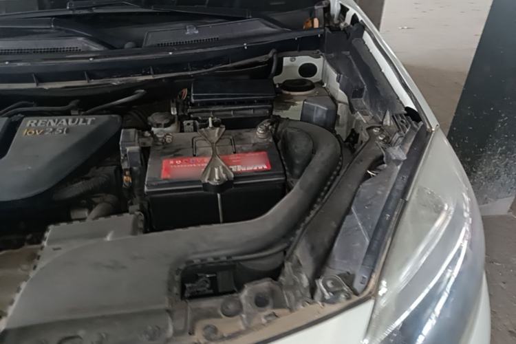 Used Renault Koleos 2014 2.5L Two-Wheel Drive Comfort Edition Engine Bay Left