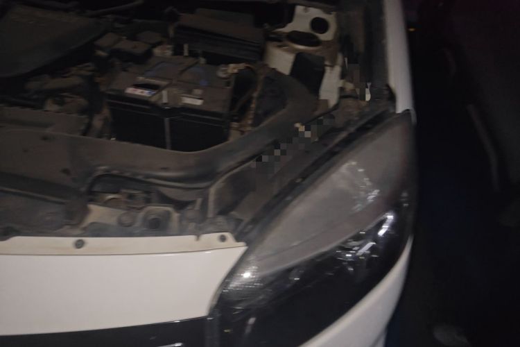 Used Renault Koleos 2014 2.5L 4x4 Sportway Edition Engine Bay Left
