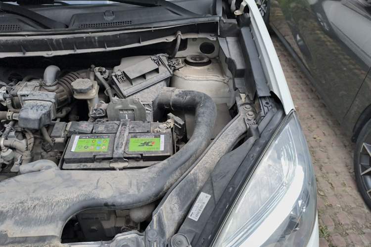 Used Renault Koleos 2014 Revised Version 2.0L Two-Wheel Drive Smart Enjoyment Edition Engine Bay Left