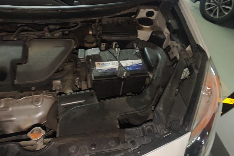 Used Renault Koleos 2014 Revised Version 2.5L Two-Wheel Drive Urban Edition Engine Bay Left