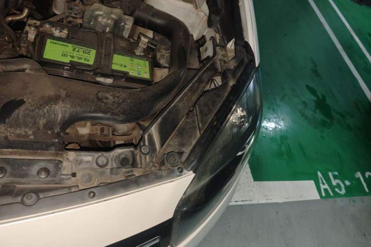 Used Renault Koleos 2014 2.0L Two-Wheel Drive Fashion Edition Engine Bay Left