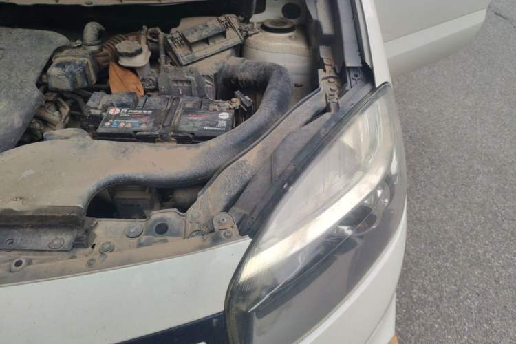 Used Renault Koleos 2014 Revised Version 2.0L Two-Wheel Drive Fashion Edition Engine Bay Left
